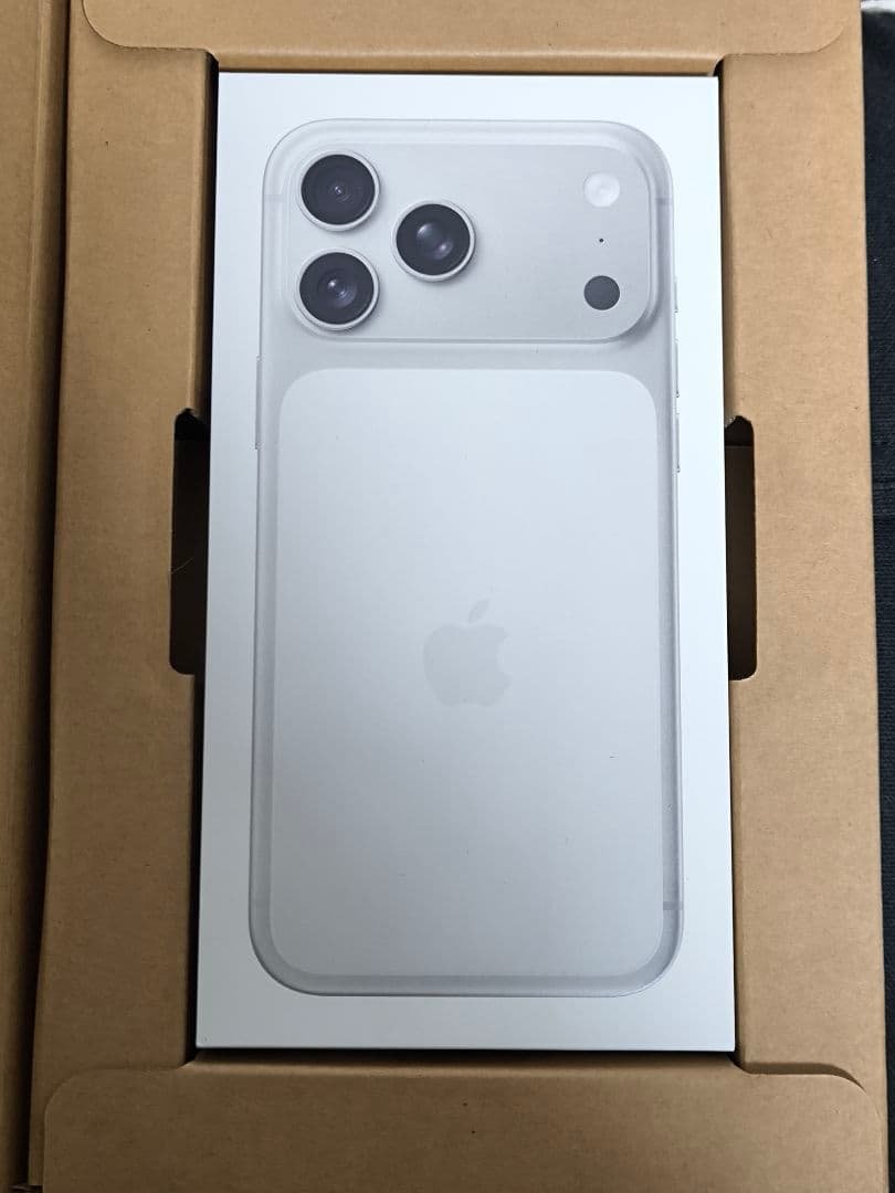 新品未開封　iPhone17ProMax 256GB　シルバー iPhone - iPhone 17 Pro Max 256GB シルバー 新品未開封の通販 by ＋